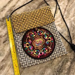 ☀️ NWOT Indonesian Embroidered Knit Handbag